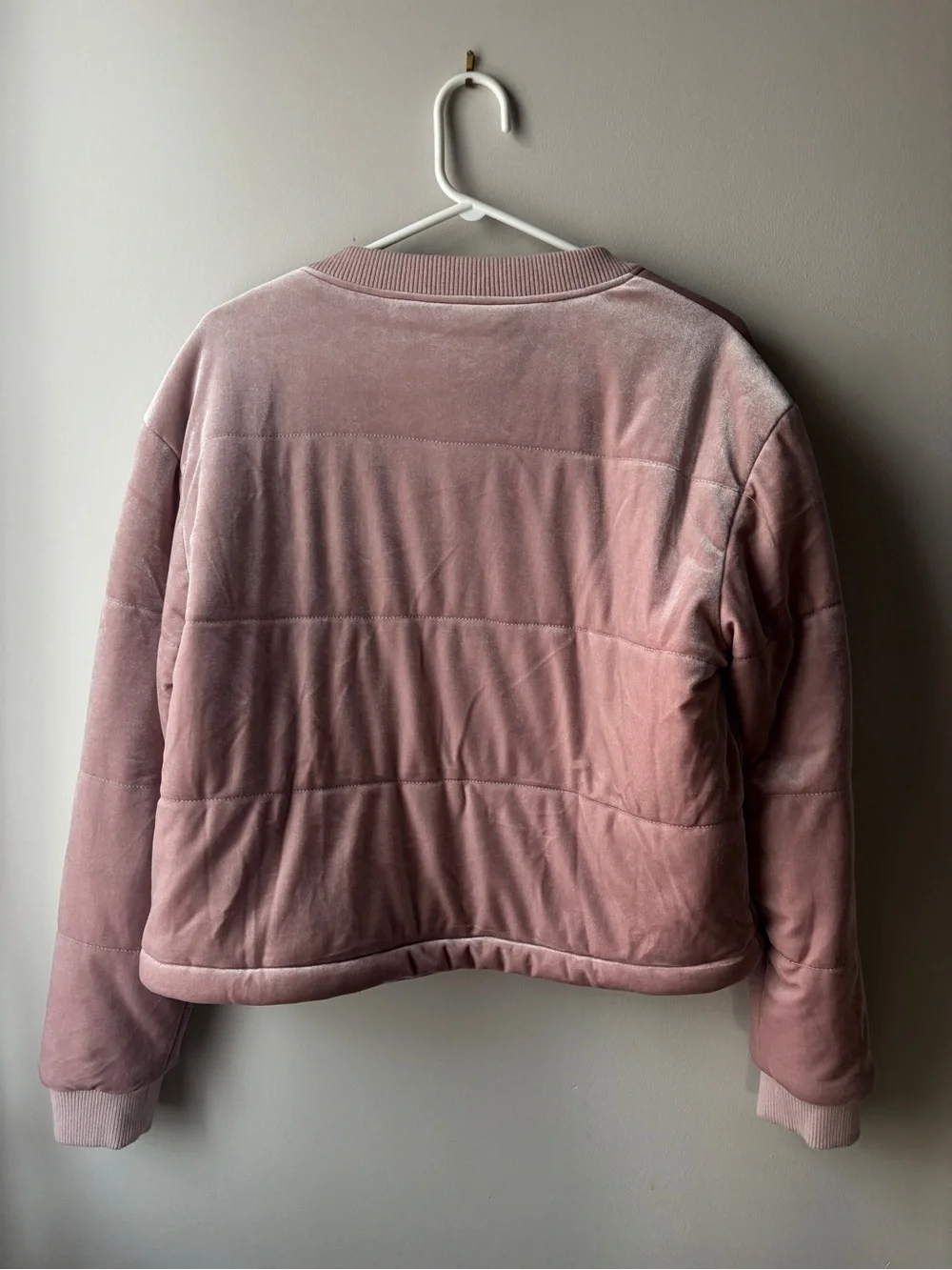 Dusty Pink Rose Quilted Velvet Bomber Jacket ISLA - Picture 2 of 7